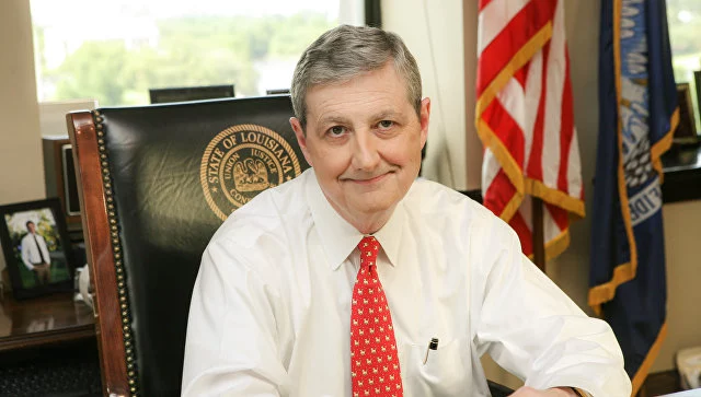 Изображение 1 для Associated Press пишет, что сенатор и тезка знаменитого президента США после визита в Москву дал ряд нелестных характеристик российскому режиму