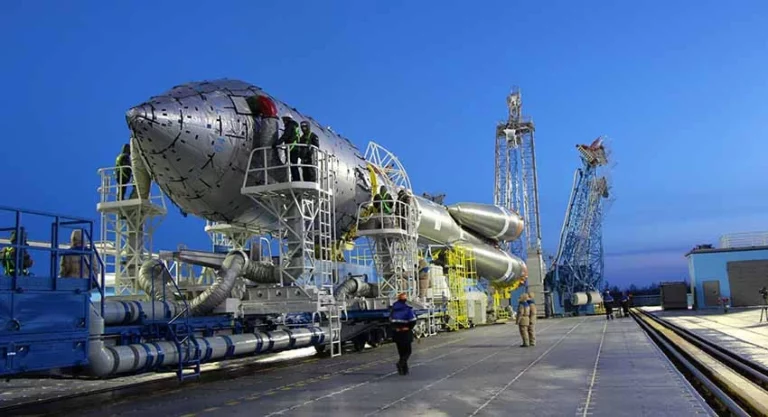 При средней зарплате по стране в 157 тысяч тенге бухгалтерам и юристам готовы платить более 283 тысяч - изображение 1