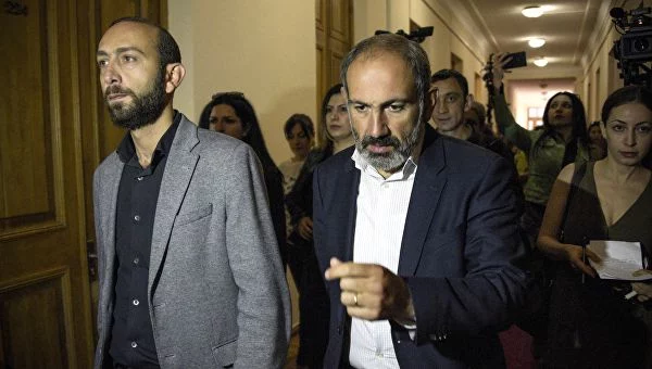 Изображение 1 для Конституционный совет взял тайм-аут, чтобы разобраться в пункте 3 статьи 42