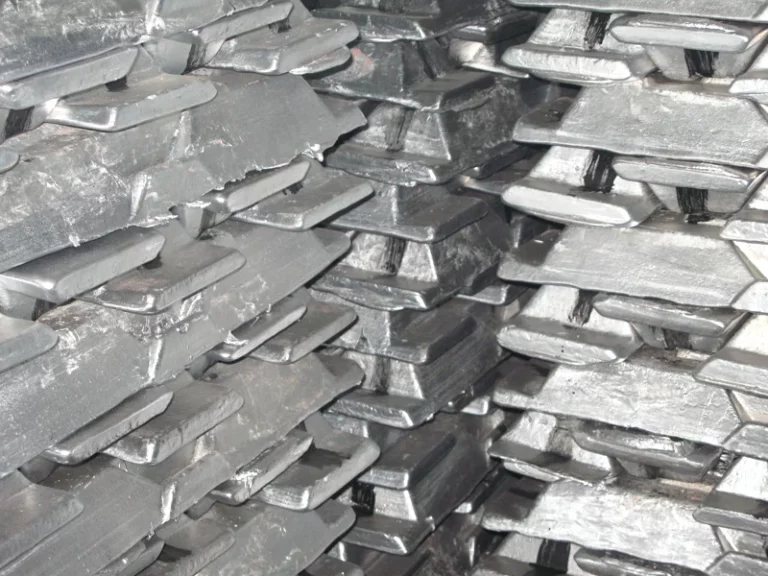 За 4 месяца текущего года добыча алюминиевых руд в  Казахстане сократилась почти на 22% за год, до 1,3 млн. тонн - изображение 1