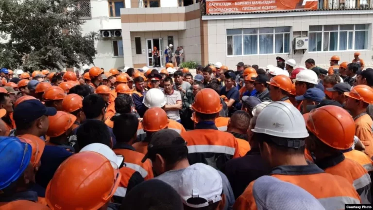 Черные понедельники в Казахстане и Канаде: чем они отличаются? - изображение 1