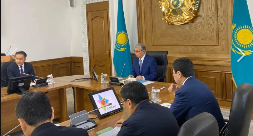 Изображение 2 для Самый богатый человек в мире стал беднее