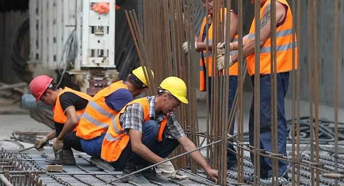 Более 20 тысяч разрешений на работу в нашей стране было выдано иностранцам в этом году - изображение 1