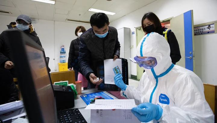 Изображение 2 для Министерство иностранных дел КНР предположило, что COVID 19 в Ухань завезли военные США