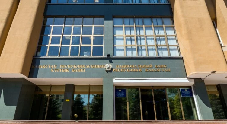 Изображение 2 для Финрегулятор решил сохранить базовую ставку на уровне 12% и намерен способствовать формированию равновесного курса тенге.