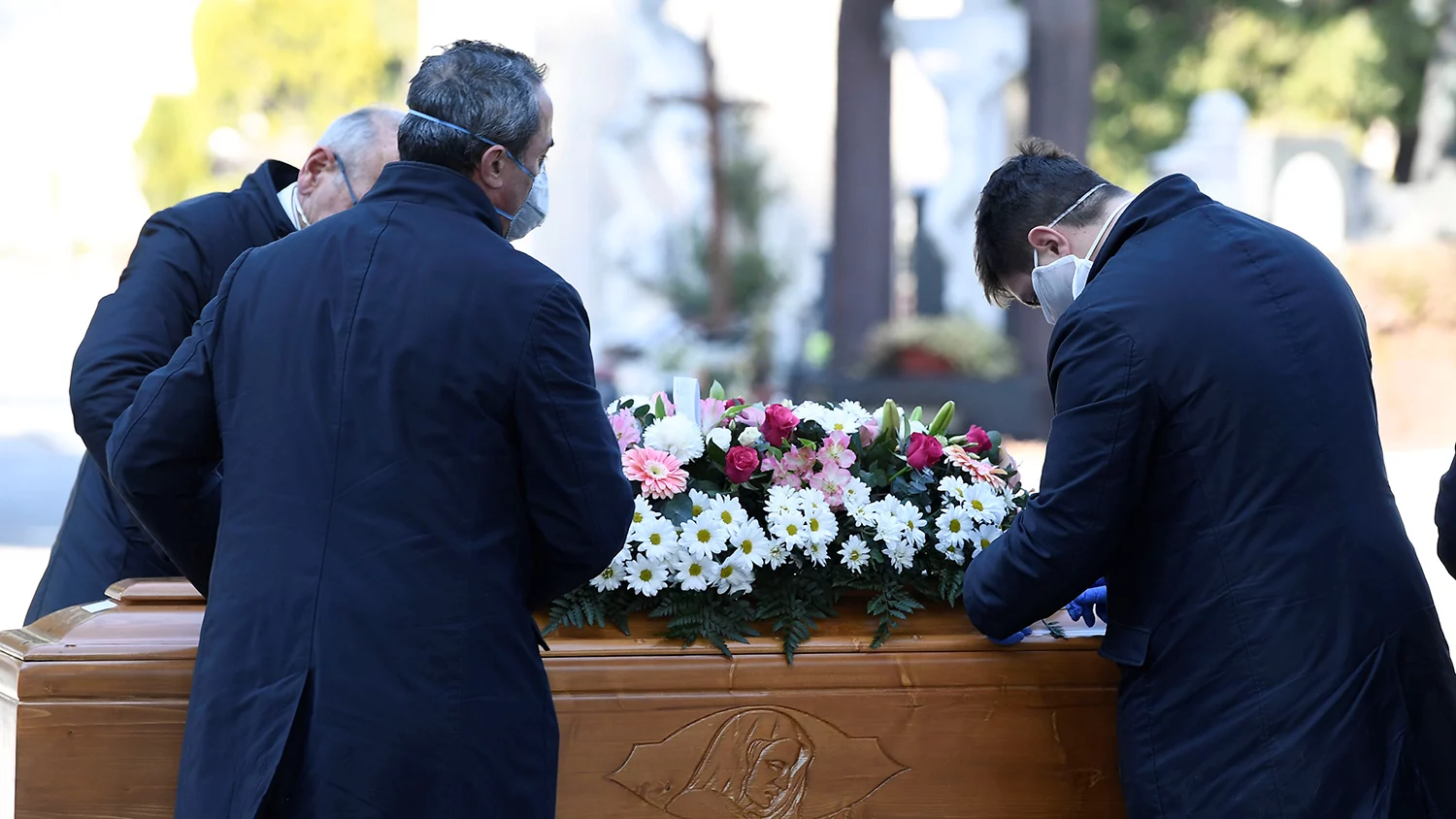 Изображение 2 для Елизавета II обратилась к своим подданным в тяжелый момент