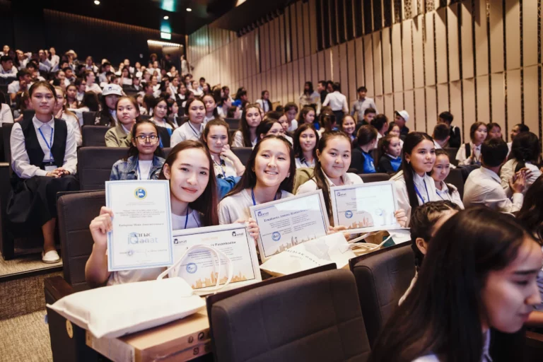 Казахстанские школьники смогут получить грант без сдачи ЕНТ - изображение 1