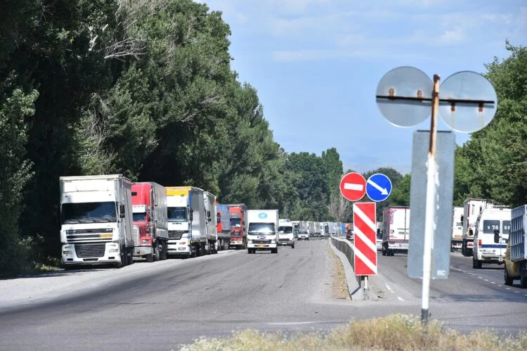 На казахско-киргизской границе пробки - изображение 1