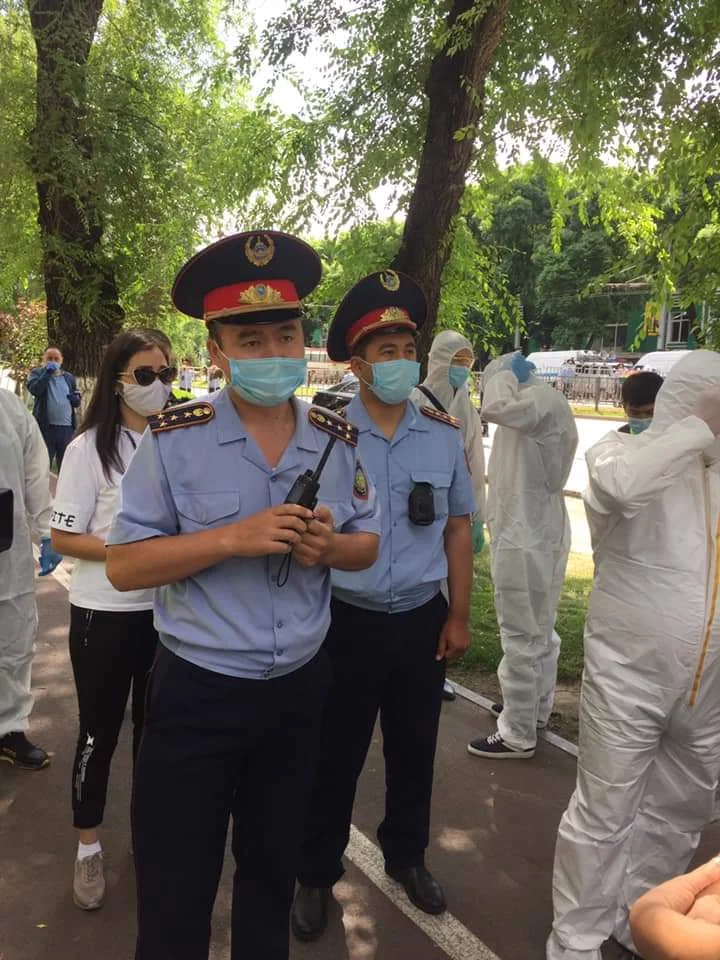 Изображение 4 для Сначала дезинфекции, затем митинги. Потом решили совместить