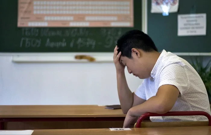 Изображение 2 для 18 учителей пытались провести подставных лиц на экзамен