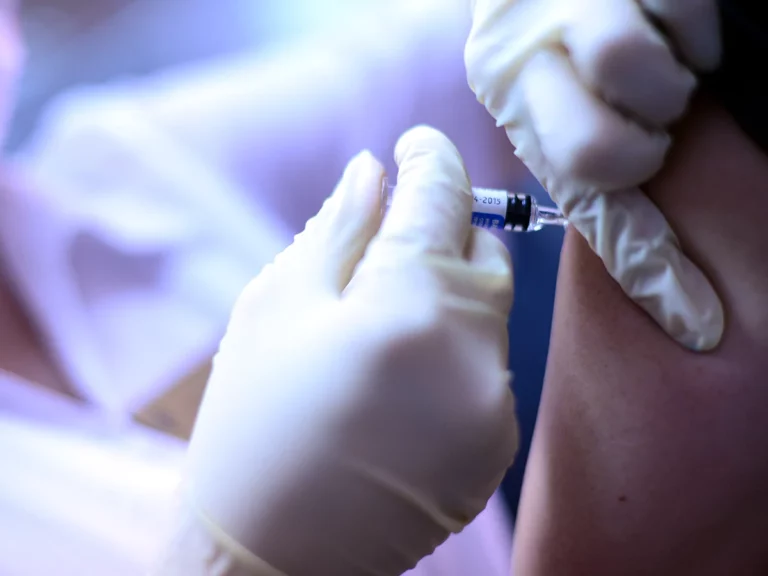 Германия тестирует вакцины от коронавируса на людях - изображение 1