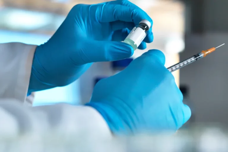 Вакцина против коронавируса будет действенна два года - изображение 1