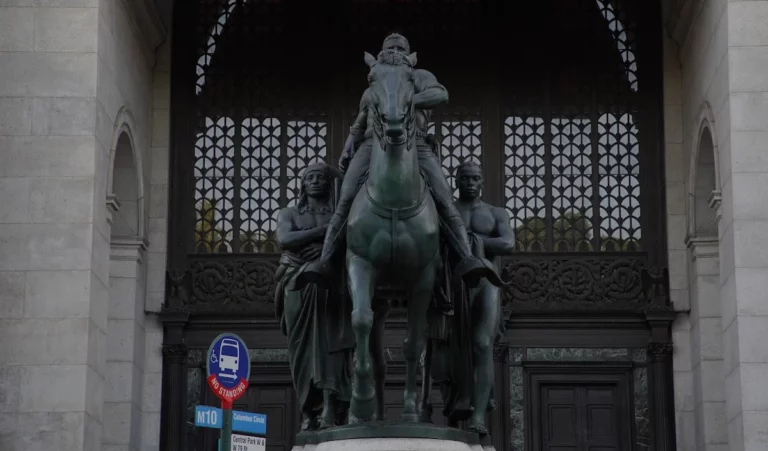 В Нью-Йорке собираются демонтировать памятник Рузвельту - изображение 1