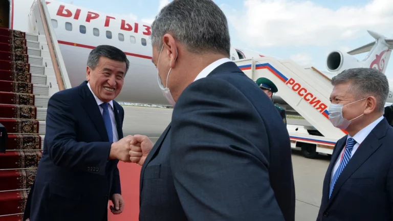 Кремль поблагодарил президента Кыргызстана за отказ от участия в параде - изображение 1