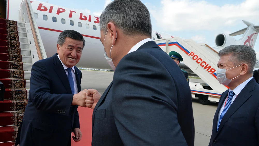 Изображение 1 для Кремль поблагодарил президента Кыргызстана за отказ от участия в параде