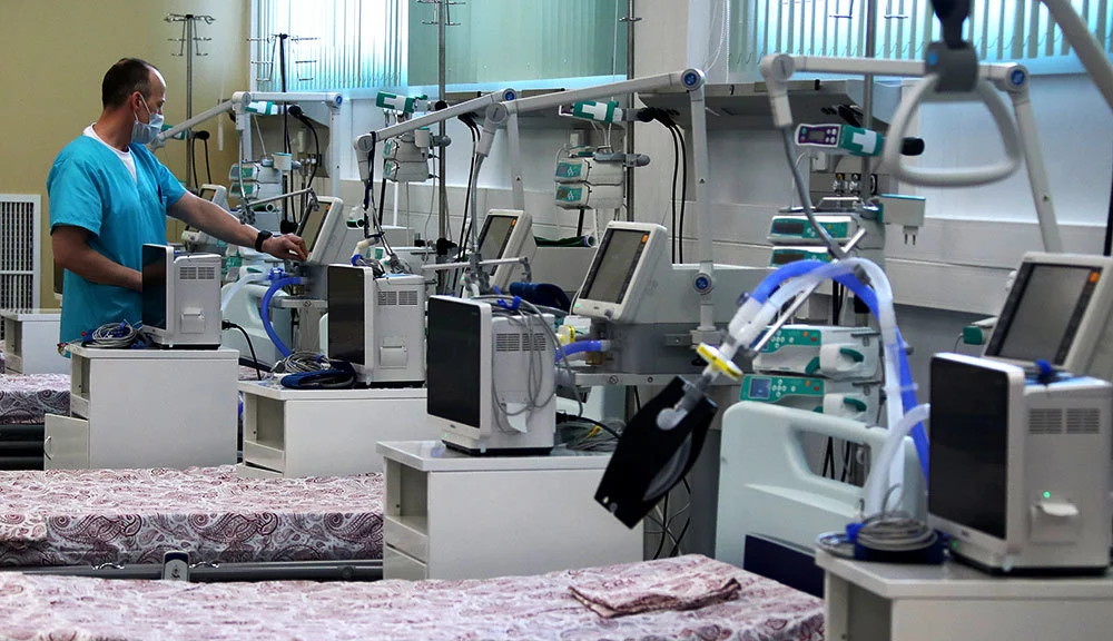 Изображение 1 для В Казахстане откроют еще 10 тысяч коек в стационарах, закупят 1 тысячу аппаратов ИВЛ и 807 машин скорой помощи.