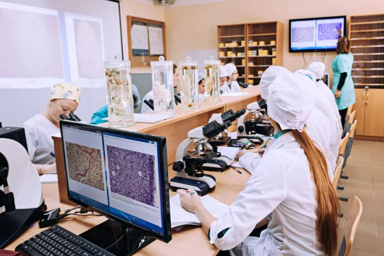 В столице начали переподготовку врачей - изображение 1