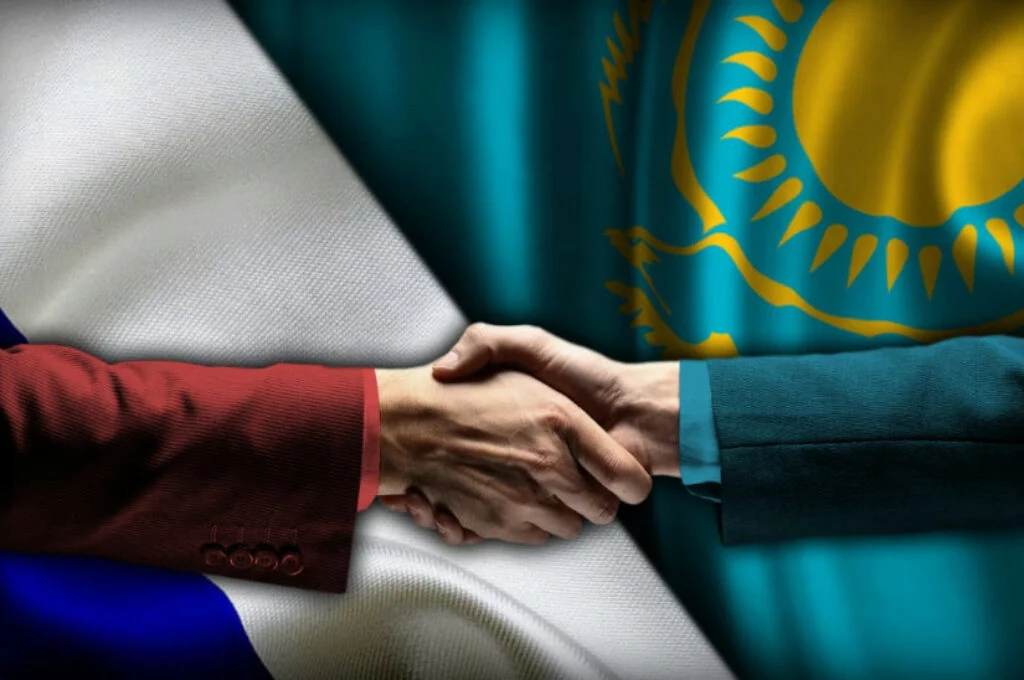 Изображение 1 для Спецборт России с гуманитарным грузом прибыл в Нур-Султан