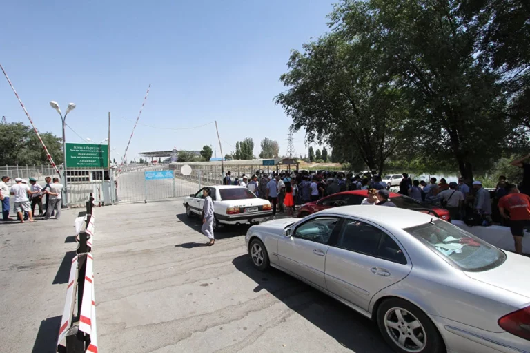 1500 долларов будет стоить россиянам транзит легковых автомобилей из Таджикистана через Казахстан - изображение 1