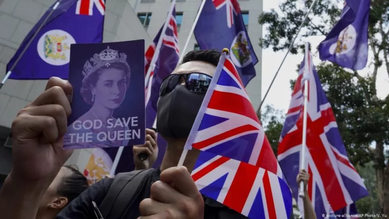 С 2021 года жители Гонконга получат британское подданство для устройства на работу - изображение 1