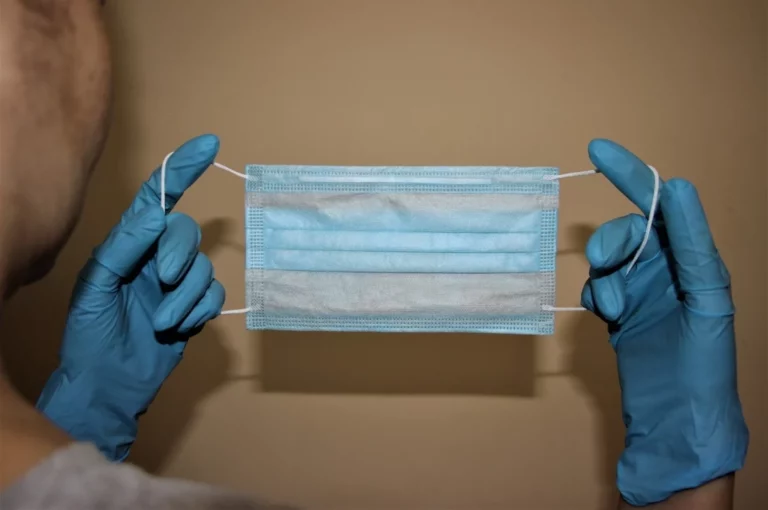 Замакима Костанайской области заплатит штраф за спущенную маску в общественном месте - изображение 1