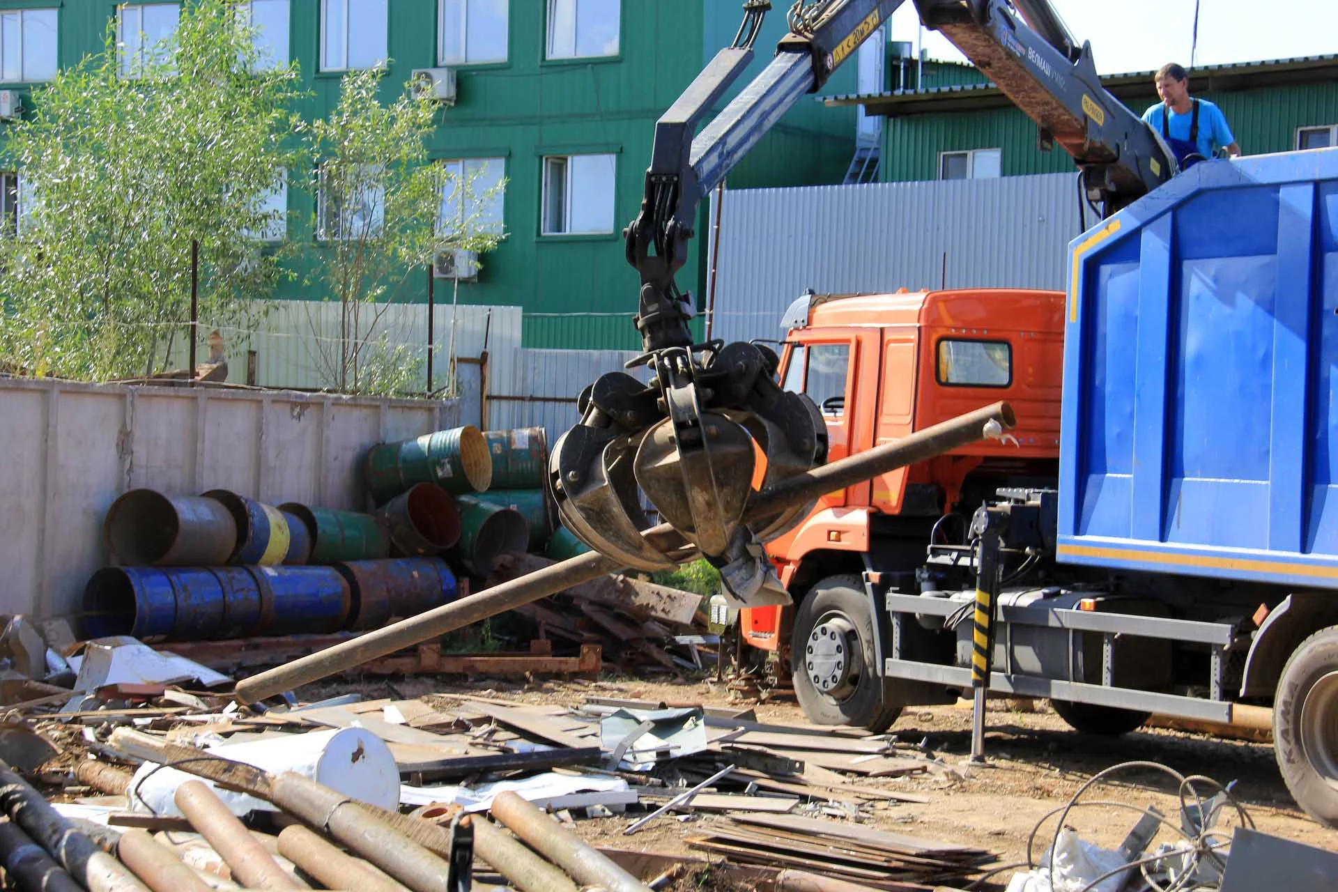 Изображение 1 для 23,5 тонны металла незаконно пытались вывезти из Казахстана в Россию