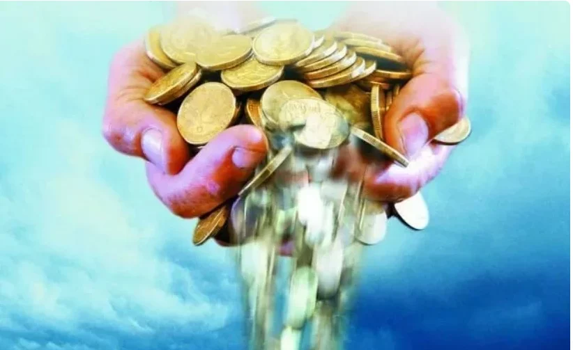 Изображение 1 для За 7 месяцев из Таджикистана утекло около 1 млрд долларов