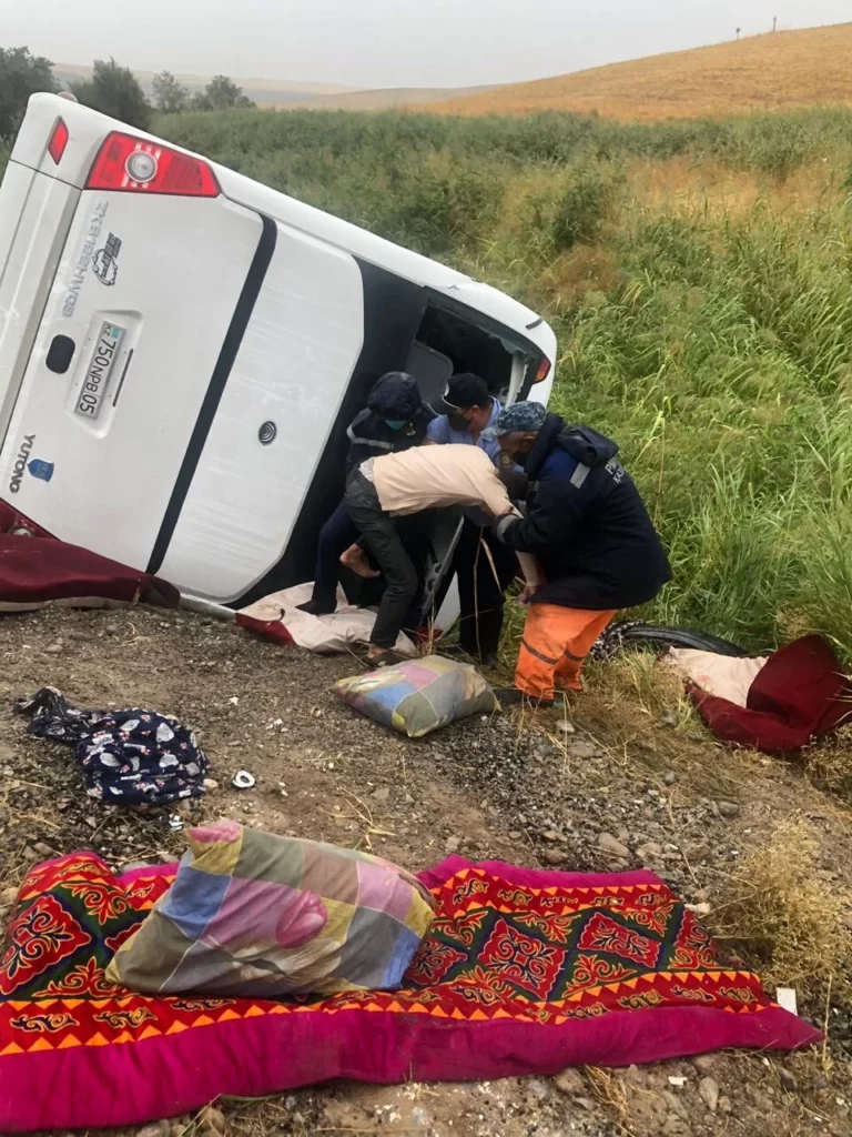 В Туркестанской области перевернулся пассажирский автобус - изображение 1