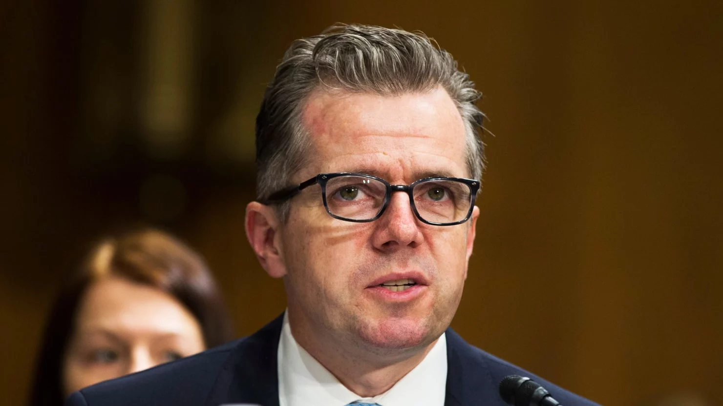 Изображение 1 для Шеф протокола президента Трампа угрожал своим сотрудникам казахской камчой