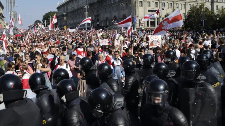 22-ой день протестов в Беларуси: «подарки» ко дню рождения Лукашенко - изображение 1