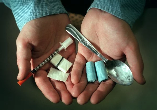 Более 305 килограммов героина пытались перевести из Ирана и Казахстан - изображение 1