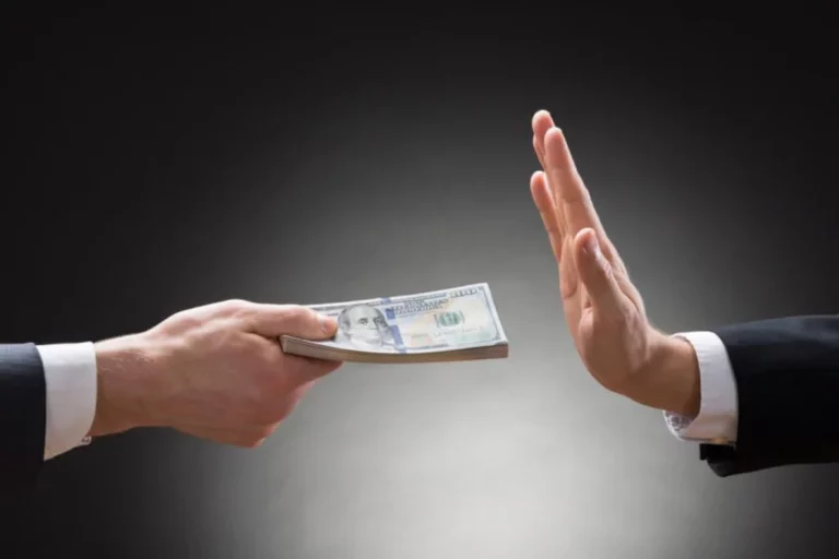 Чиновник отказался от взятки, но получил дисциплинарное взыскание - изображение 1