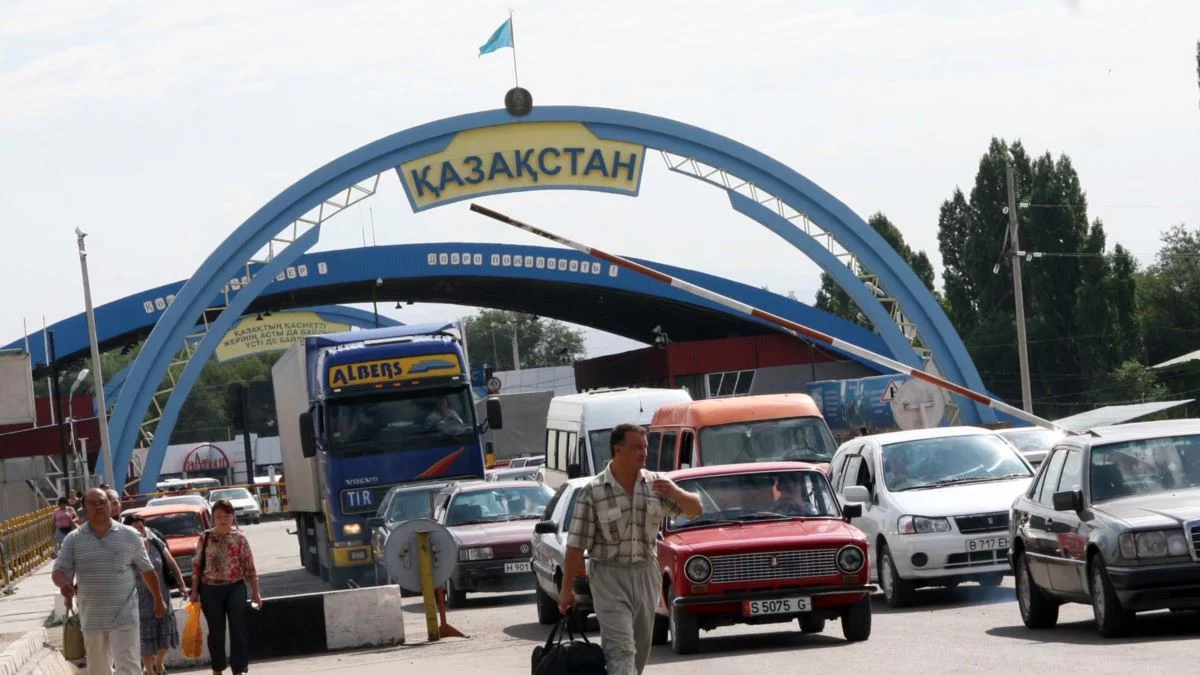Изображение 1 для Кыргызстан открыл пункт пропуска на границе с Казахстаном