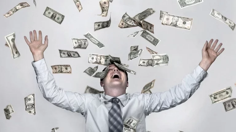 Топ-менеджеры трёх банков с неблагоприятным финансовым положением получили 342 миллиона тенге бонусов - изображение 1