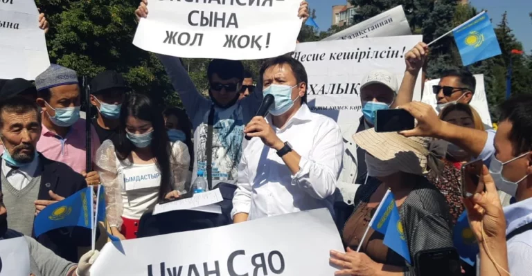В Казахстане проходит санкционированный митинг против китайский экспансии и аренда земли лицам без гражданства - изображение 1