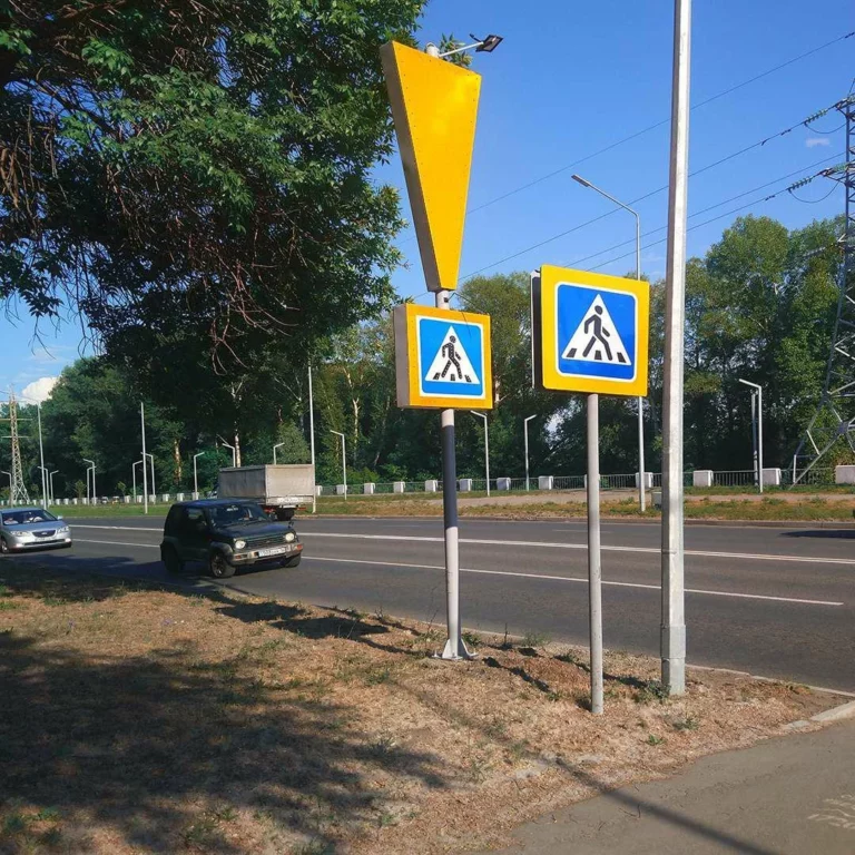 В Усть-Каменогорске скандал из-за дорожных знаков стоимостью в 30 млн тенге - изображение 1