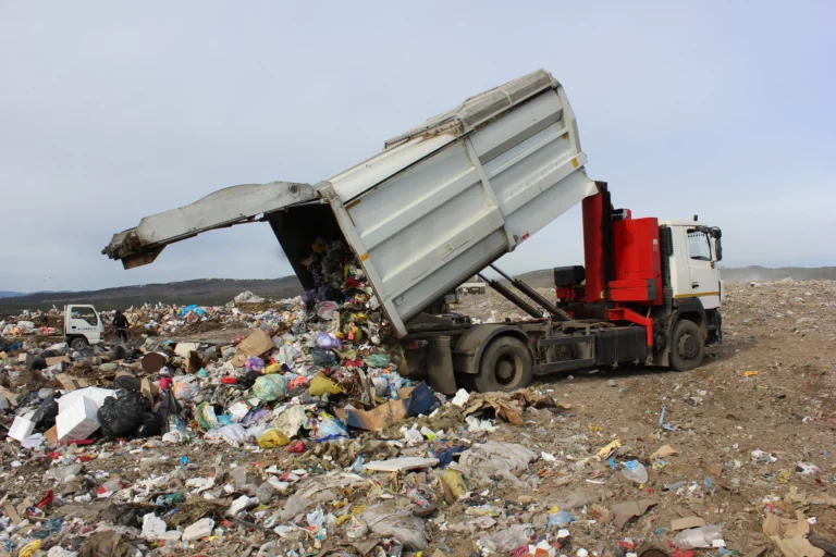 Мусоровозы в Казахстане оснастят GPS-навигаторами - изображение 1