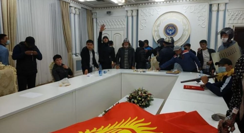 Изображение 1 для В Бишкеке оппозиция избрала своего мэра