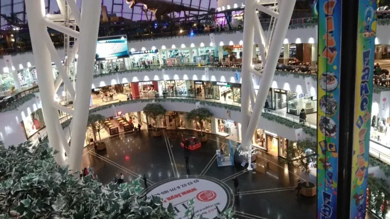 В столице за несоблюдение карантинных мер будут закрывать кафе и ТРЦ - изображение 1