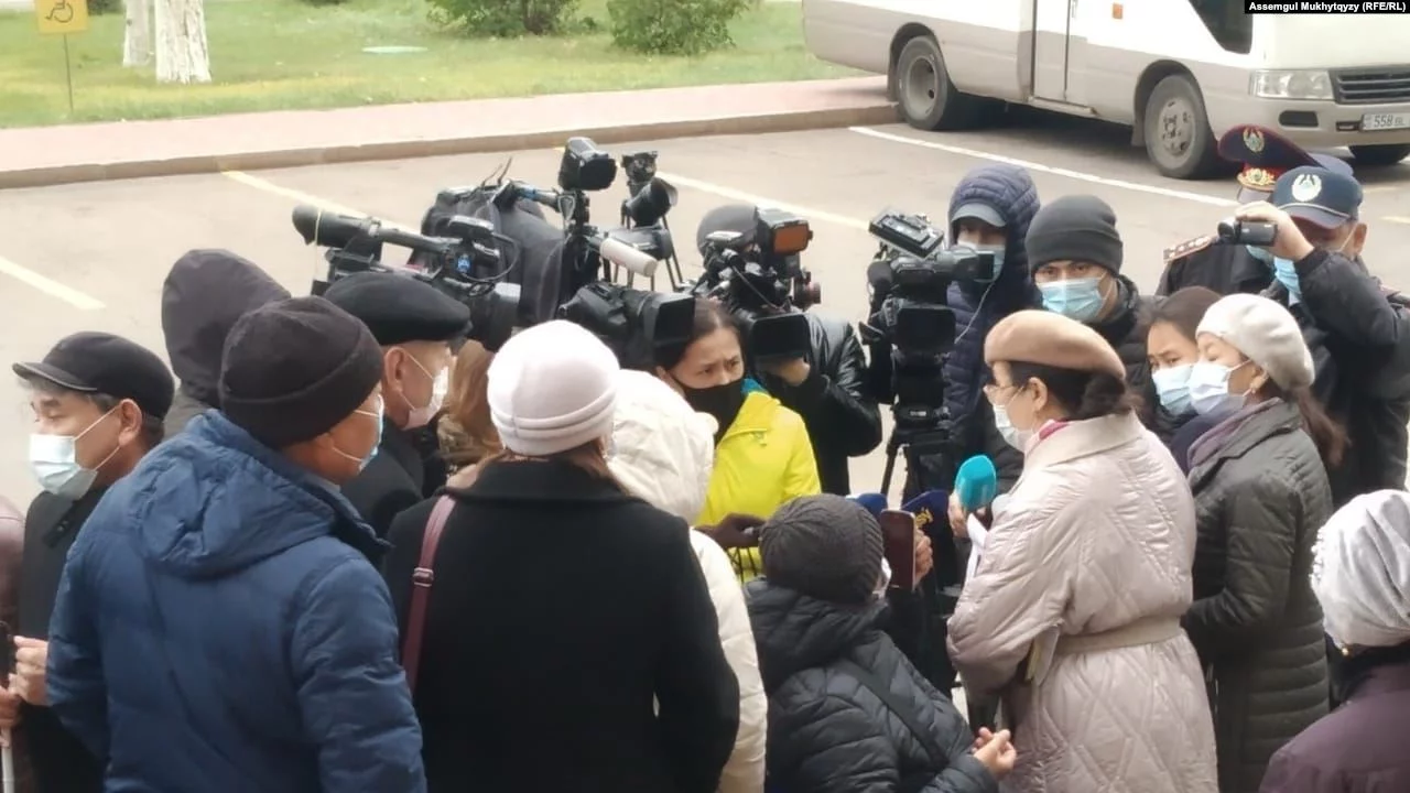 Изображение 1 для Чиновники не сразу запустили инвалидов в здание