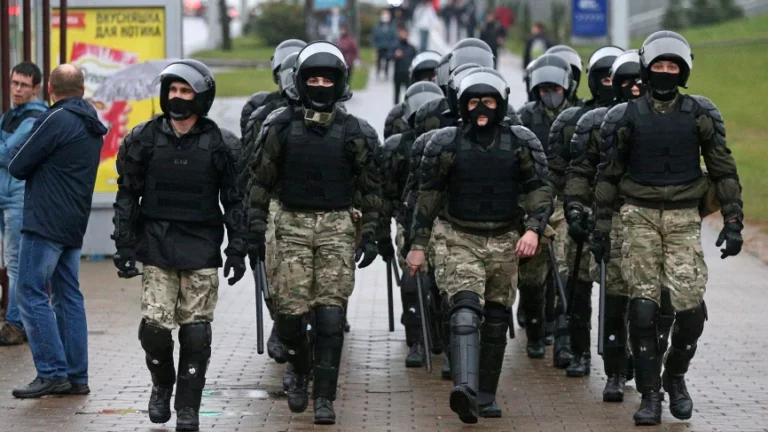 МВД Беларуси пригрозило применением боевого оружия против протестующих - изображение 1