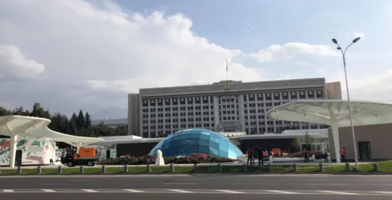 Самый крупный город страны ужесточает карантинные меры - изображение 1