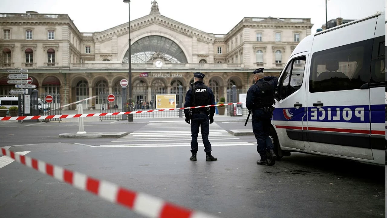 Изображение 1 для Во Франции вводят комендантский час