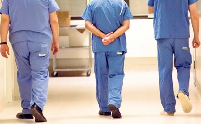 Изображение 1 для Кто нас будет лечить? Только в этом году из медицины ушли 30000 человек