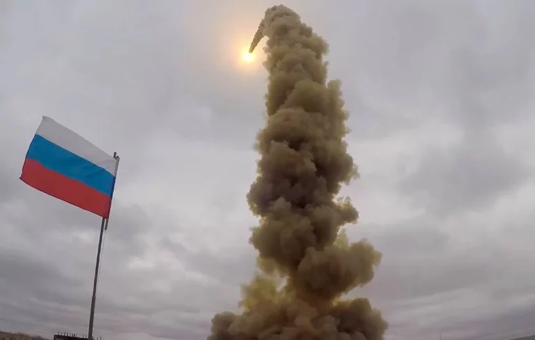 Воздушно-космические силы России провели пуск новой ракеты в Казахстане - изображение 1