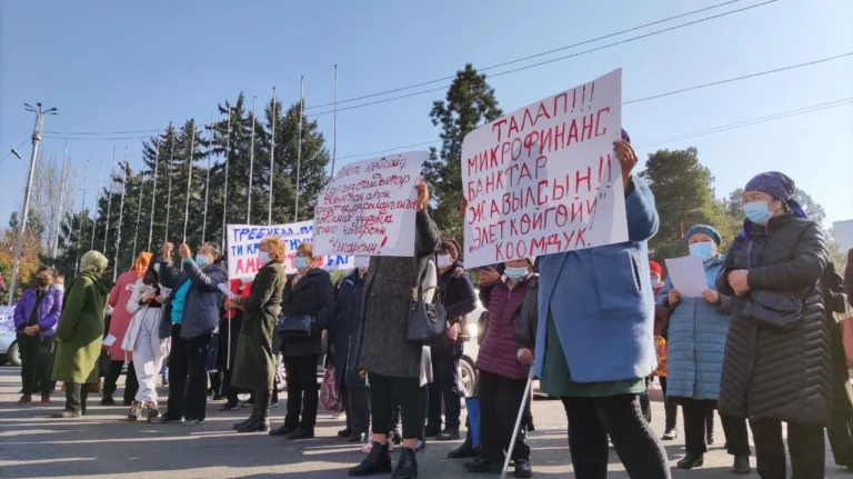 В Бишкеке одновременно проходят пять митингов - изображение 1