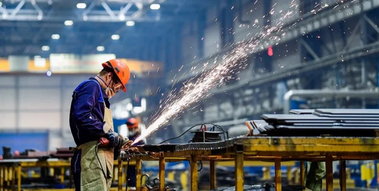 В какой отрасли промышленности самые высокие зарплаты - изображение 1