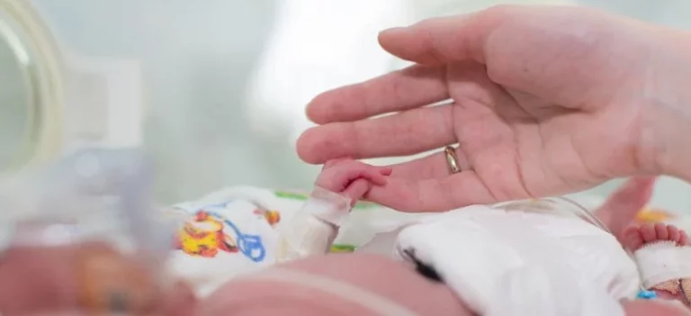 114 младенцев родились с положительными ПЦР тестами на COVID–19 - изображение 1