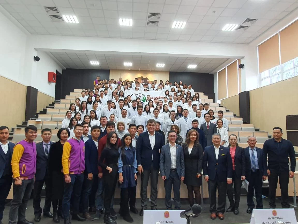 Изображение 1 для Известнейшие врачи встали на защиту Биртанова