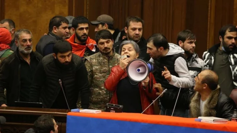 В Армении задержаны шесть человек за призыв к беспорядкам и захвату власти - изображение 1